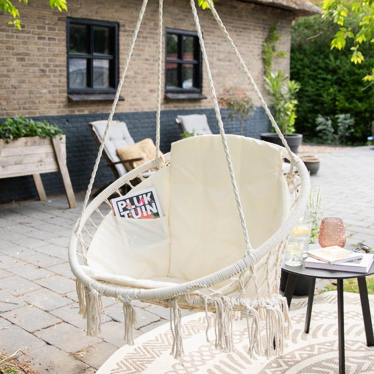 Vita5 Macramé Hangstoel - Voor Binnen En Buiten - Zonder Standaard - Incl. Kussen, Boekenvak En Beschermhoes - Tot 150kg - Beige 13 Vita5 Macramé Hangstoel - Voor Binnen En Buiten - Zonder Standaard - Incl. Kussen, Boekenvak En Beschermhoes - Tot 150kg - Beige - Afbeelding 11