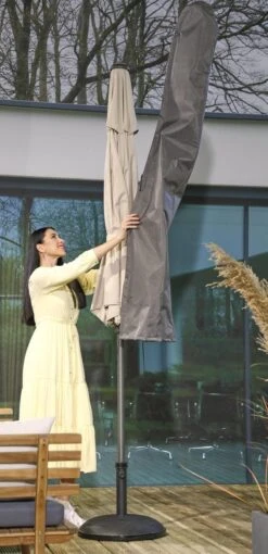 Weersbestendige Parasolhoes - Rond & Vierkant - Max. 3 X 3 M - Grijs / Antraciet - Stokparasol 16 Weersbestendige Parasolhoes - Rond & Vierkant - Max. 3 X 3 M - Grijs / Antraciet - Stokparasol -Tuinmeubilair 581x1200